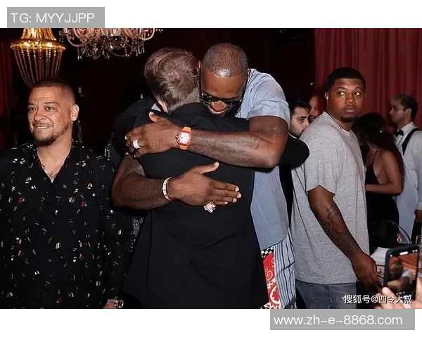 篮球足球巨星同框合影 展现跨界体育明星的友情与荣耀 篮球足球巨星同框合影 展现跨界体育明星的友情与荣耀